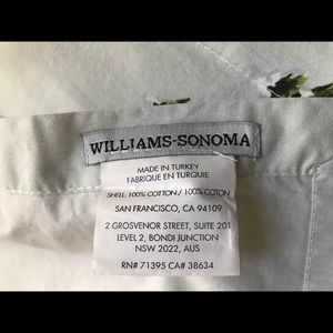 Williams Sonoma Dining - Williams Sonoma Holiday Napkins set of 4 Williams Sonoma Dining - Williams Sonoma Holiday Napkins set of 4